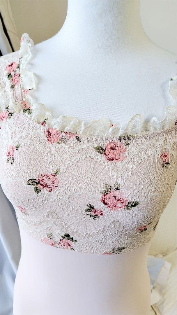 Ｓ～Ｍ／秘密の花園に咲く可憐なピンクの薔薇が可愛いピンクベージュ娘役レオタード