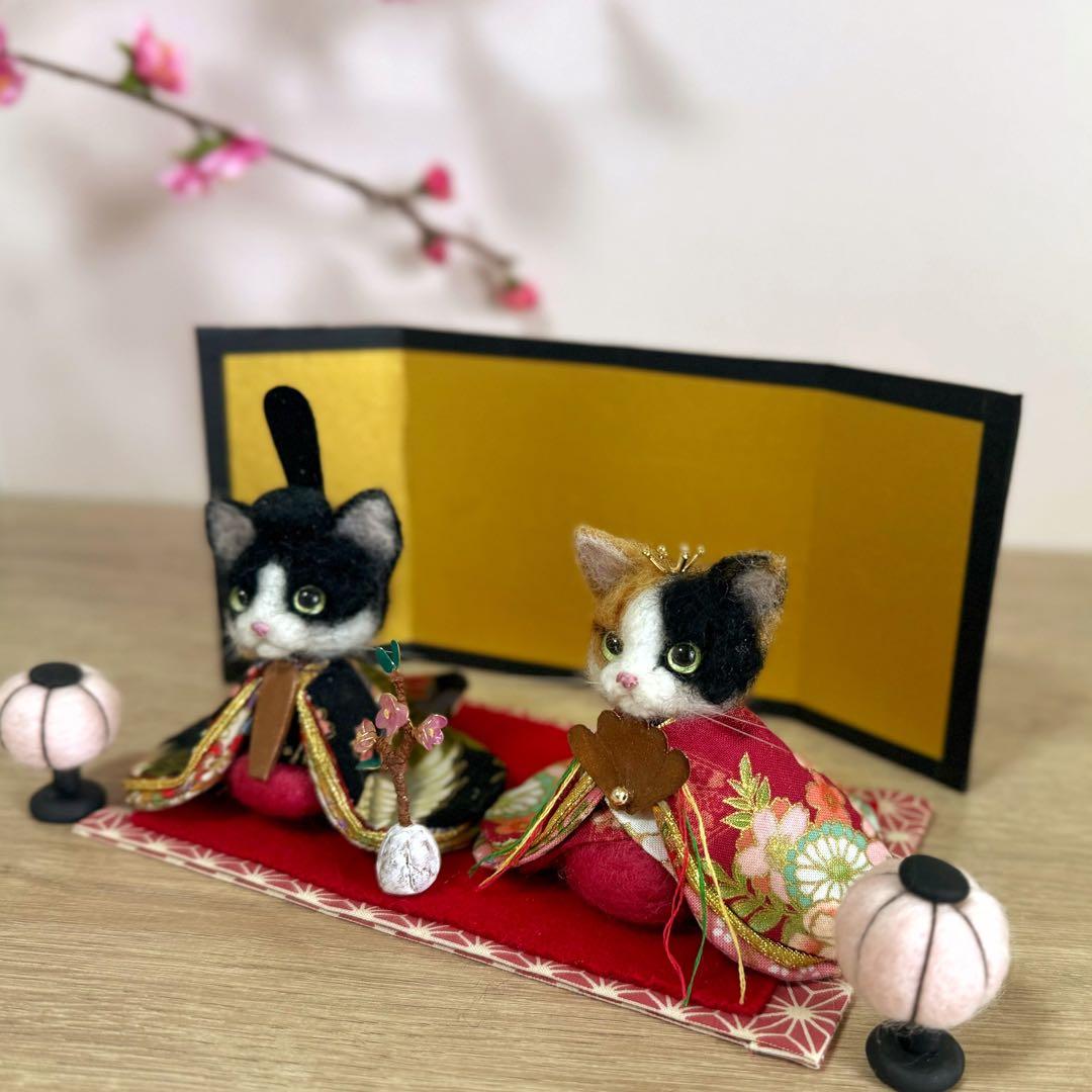 三毛と白黒猫の羊毛フェルトお雛様