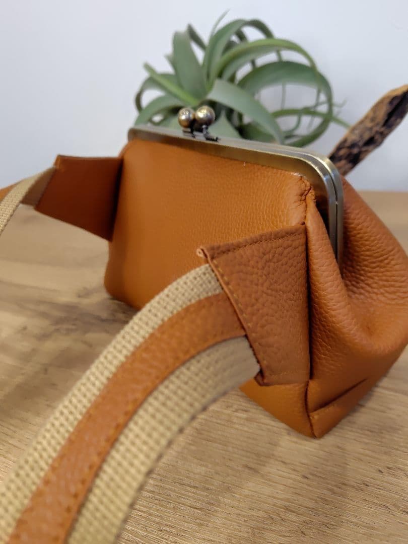 か*☆様 牛革がま口ボディーバッグ　ハンドメイド高級牛革仕様