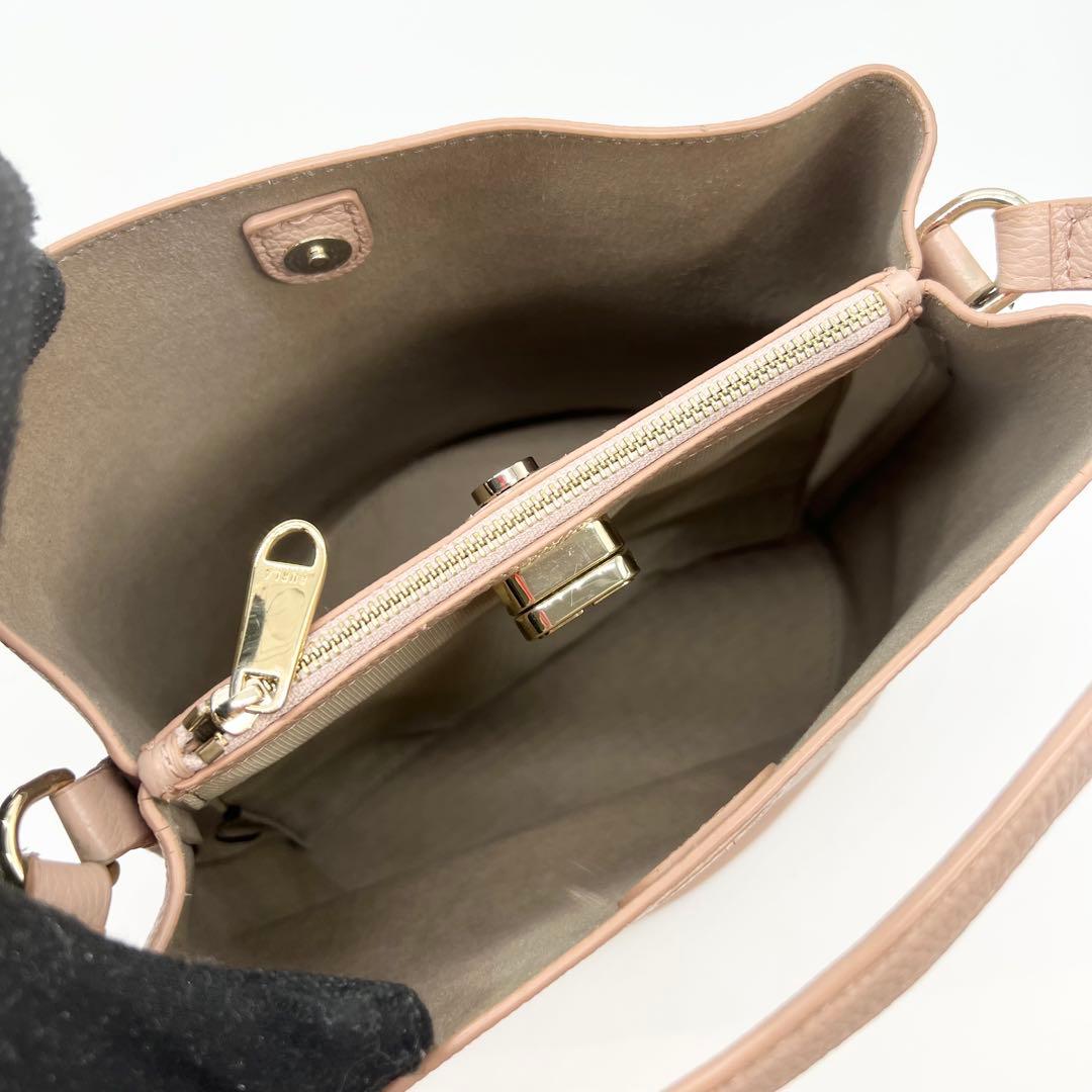 美品✨フルラ　ショルダーバッグ　ダナエ　レザー　ピンク　2way　現行