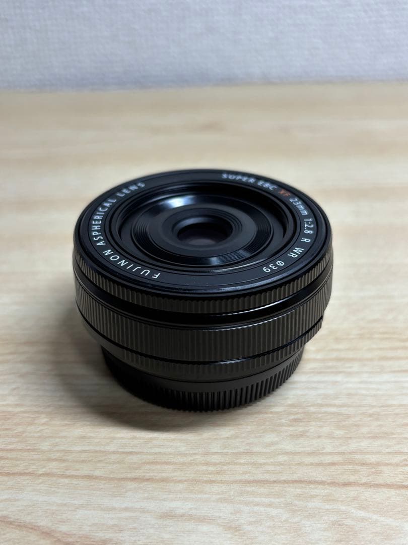 フジフイルム Fujifilm XF23mmF2.8 R WR レンズ　フード付