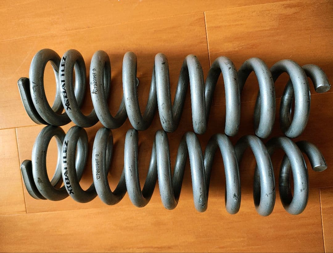 ハイラックス GUN125 ダンパー4本スプリング2本セット