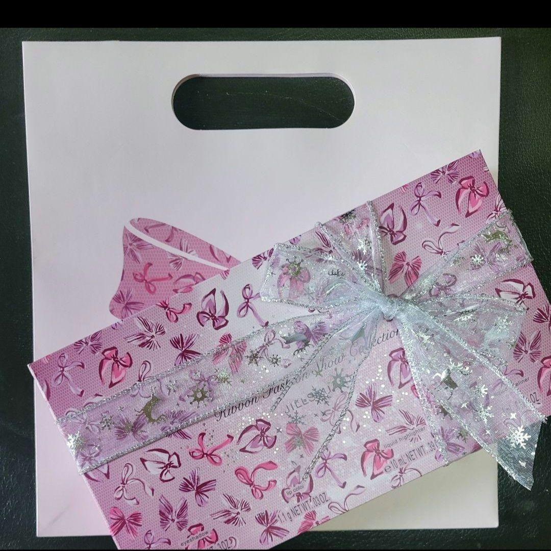 ジルスチュアート　クリスマスコフレ 2025 リボンファションショーコレクション