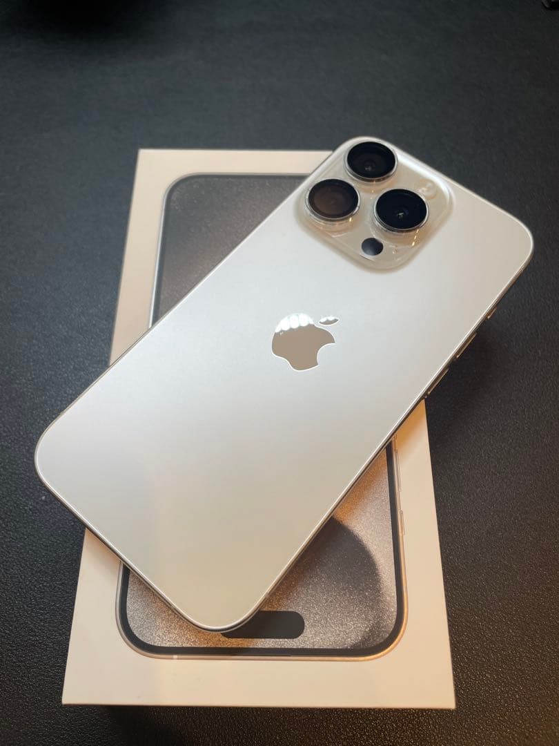 美品　Apple iPhone 15 Pro 1TB ホワイトチタニウム　本体