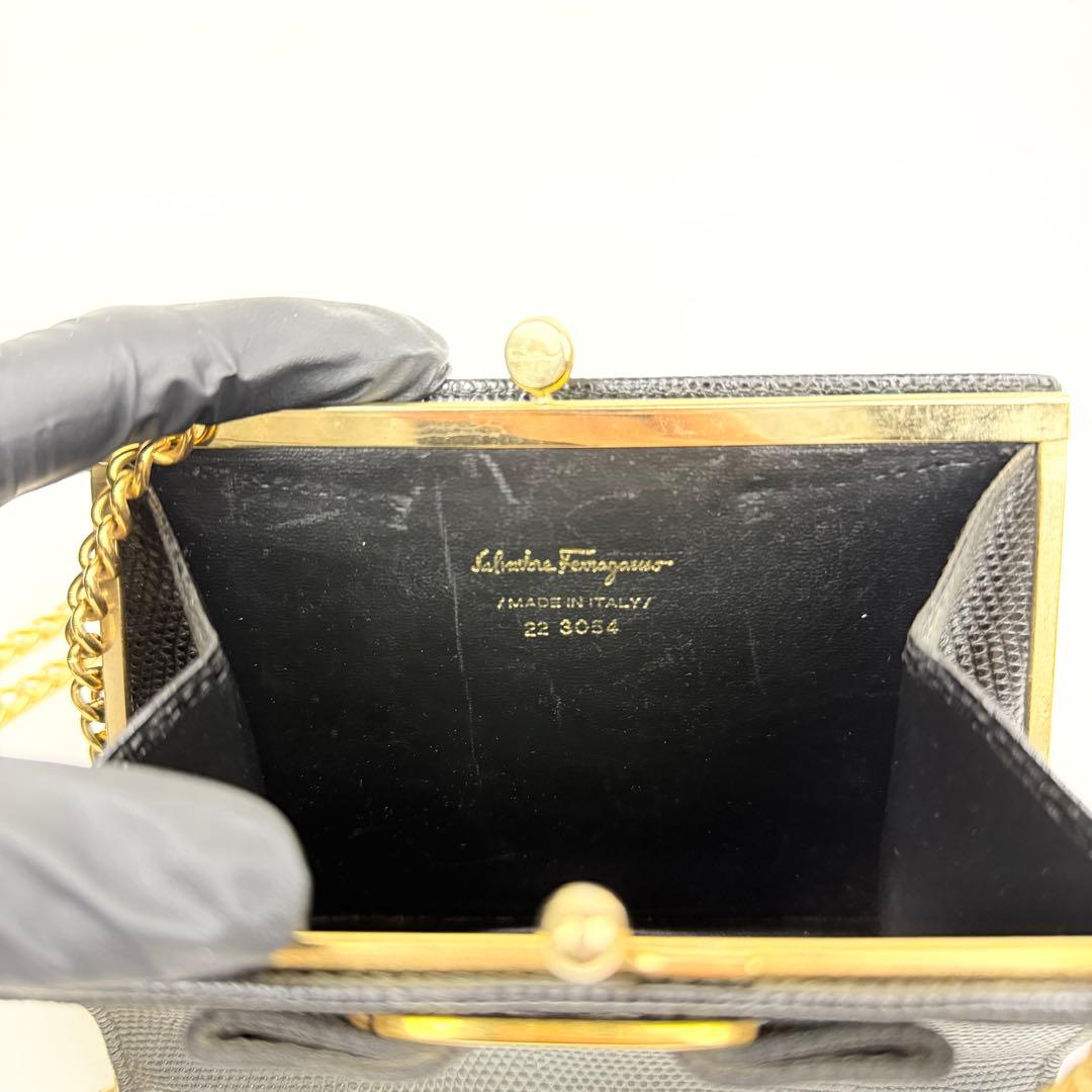 美品✨フェラガモ ショルダーバッグ ヴァラリボン リザード がま口 ゴールド 黒