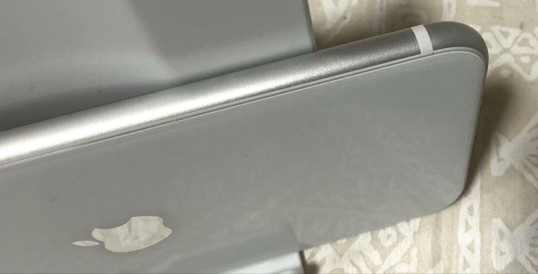 iPhone SE 2 ホワイト128GB