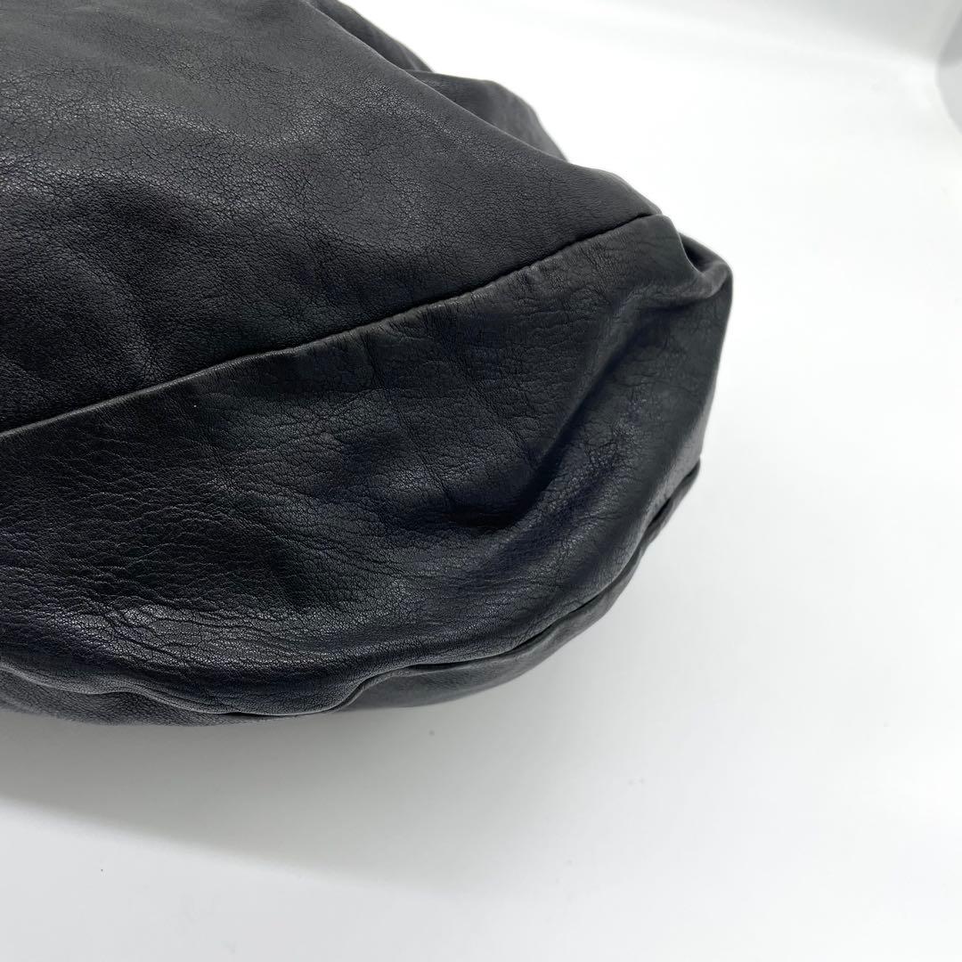 【美品】イルビゾンテ　ショルダーバッグ　ハーフムーン　ロゴ型押し　レザー　黒