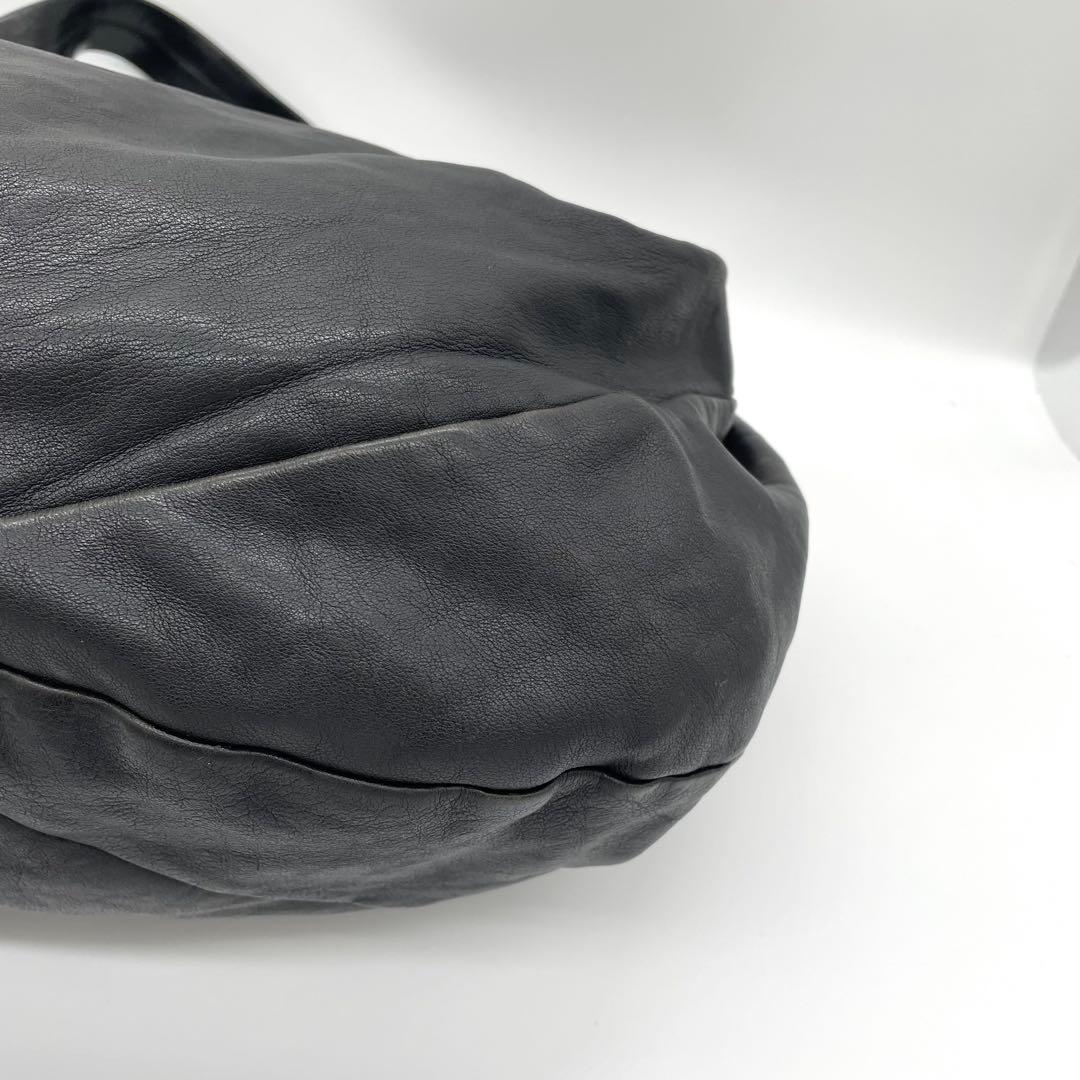 【美品】イルビゾンテ　ショルダーバッグ　ハーフムーン　ロゴ型押し　レザー　黒