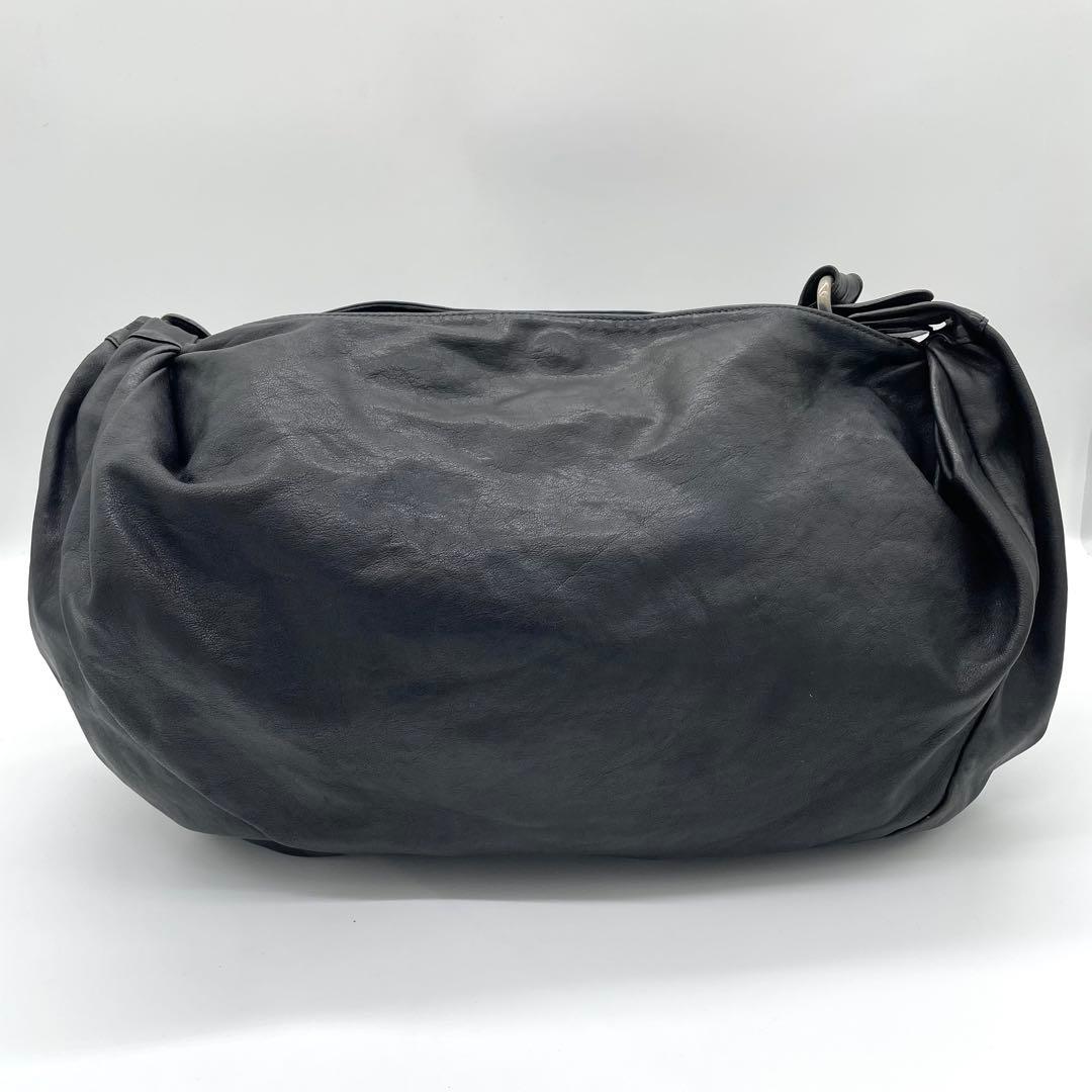 【美品】イルビゾンテ　ショルダーバッグ　ハーフムーン　ロゴ型押し　レザー　黒