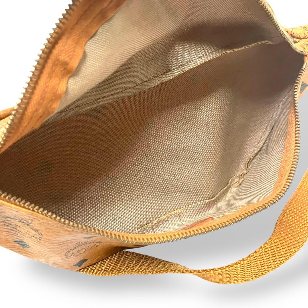 【美品】MCM エムシーエム　ボディバッグ　レザー　ヴィセトス柄　コニャック