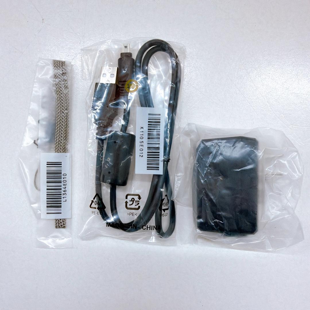 【極美品】CASIO カシオ EXILIM EX-Z880 シルバー デジカメ