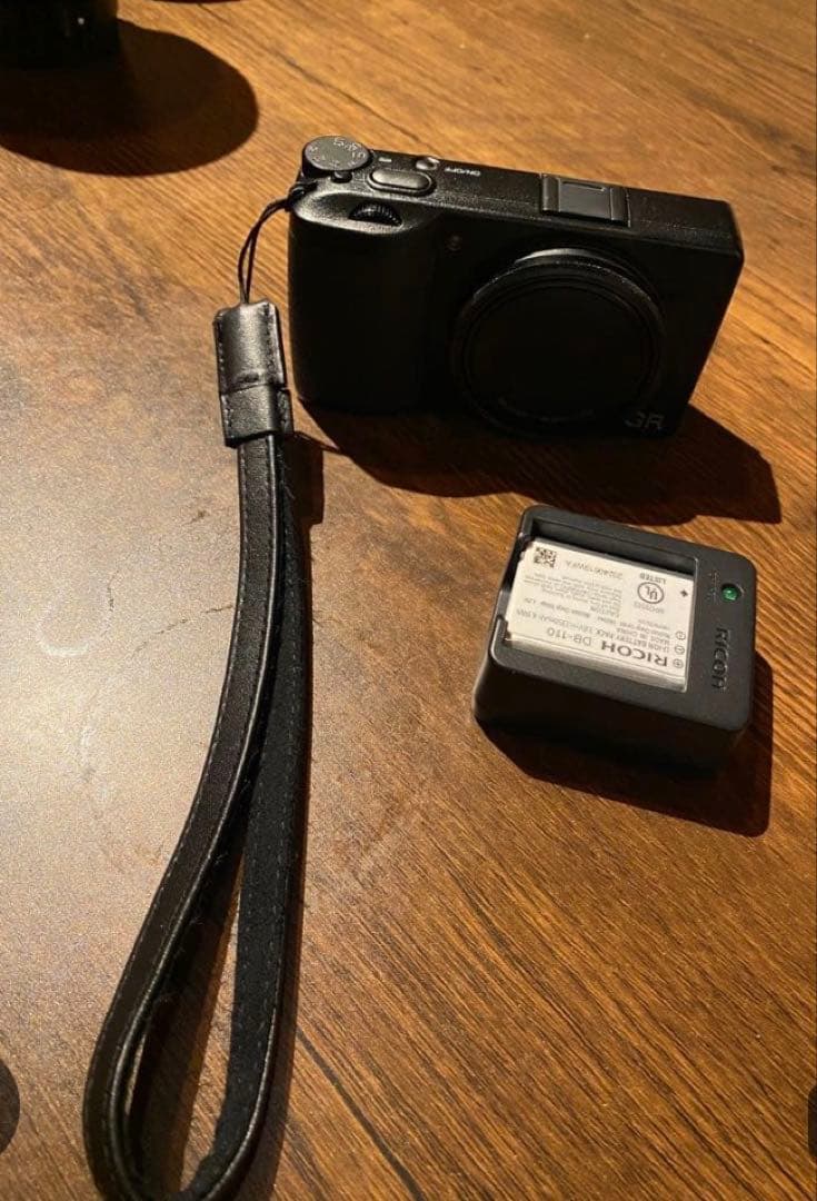1月18日まで限定価格‼️RICOH GR Ⅲ バッテリー＆ストラップ付きセット✨