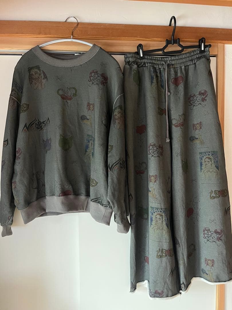 RE. 仲里依紗　セットアップ上下　スミクロ