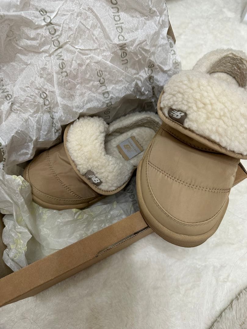 NEW BALANCE ニューバランス　スリッパ　クロックス　ふわふわ靴