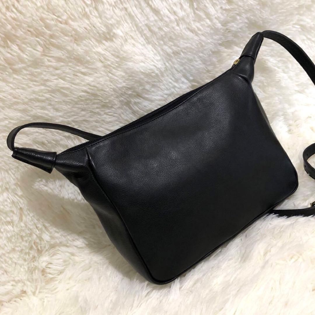 イルビゾンテ ショルダーバッグ　レザー ブラック