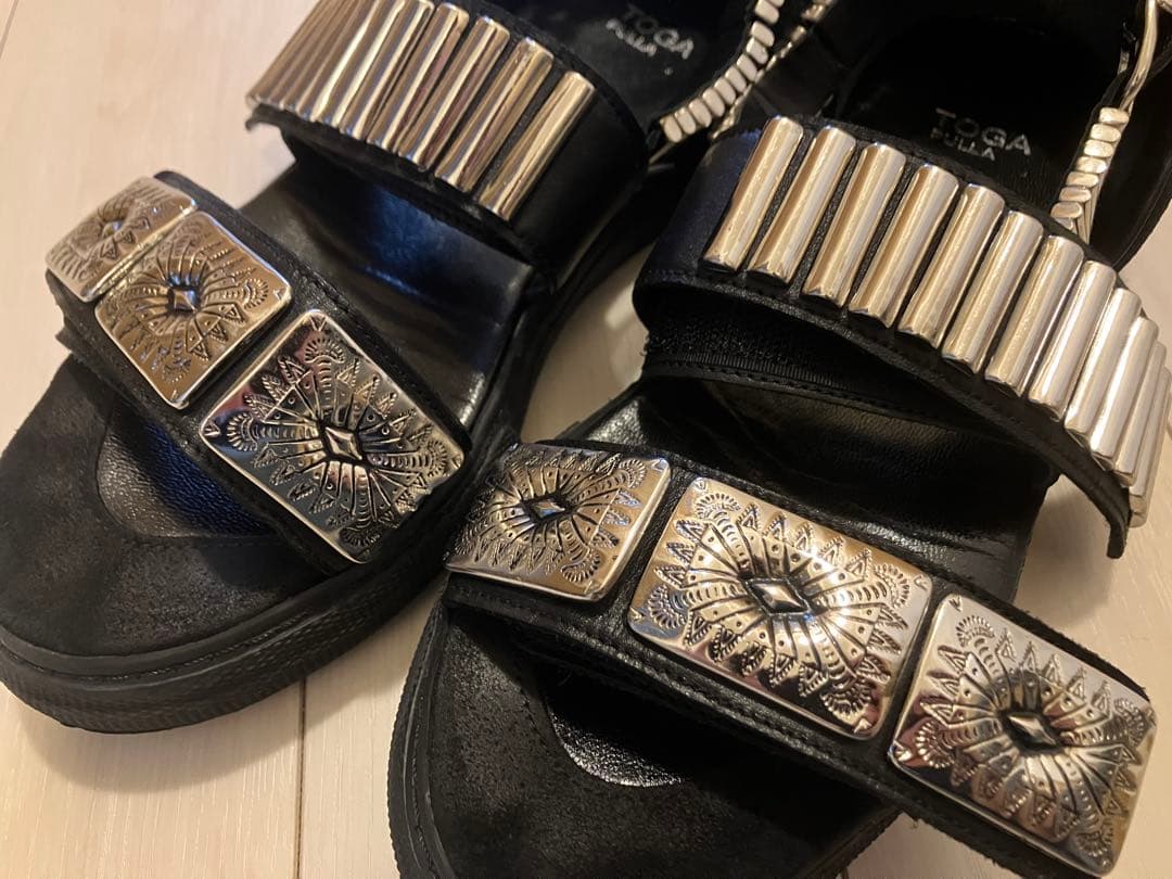 TOGA PULLA トーガ メタルサンダル コンチョ 38サイズ 黒 ブラック