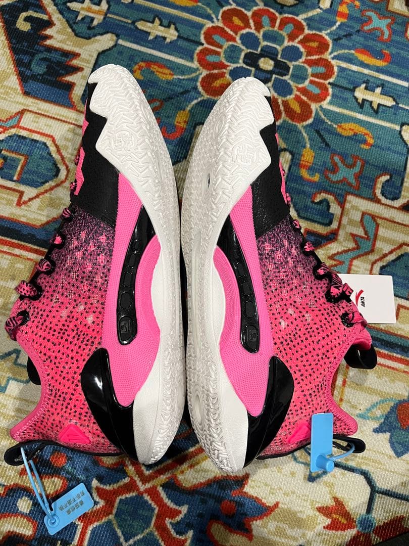 カエルJP250カイリーアービングAnta Shock wave5 pro