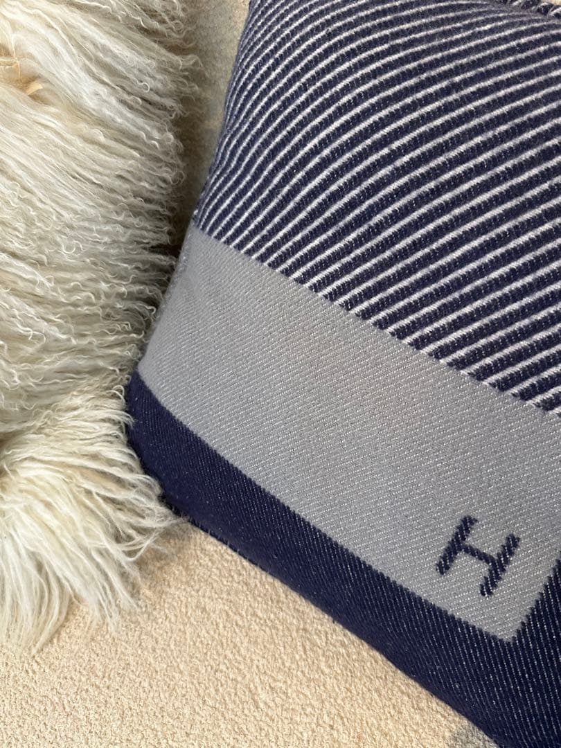 あ*ん様 ⭐️【全国送料無料】定価13万　HERMES エルメス　クッション　H