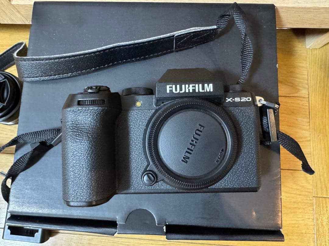 FUJIFILM X-S20 デジタルカメラ 本体　箱付き