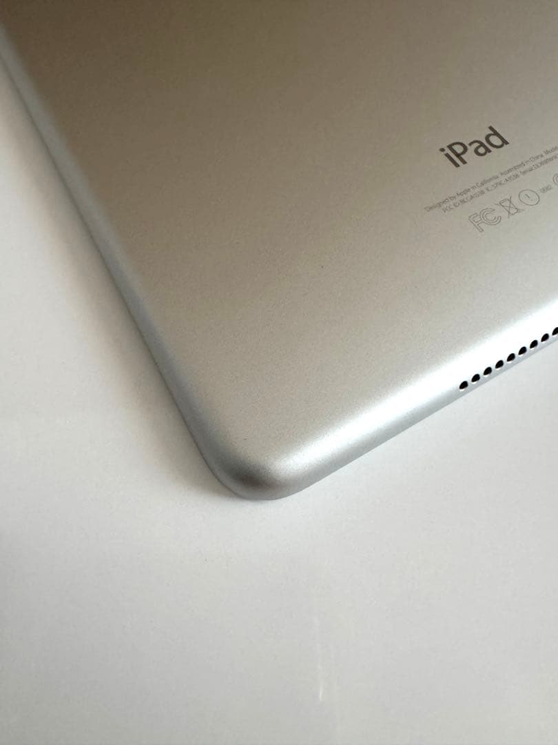 iPad mini 第4世代　64GB シルバー