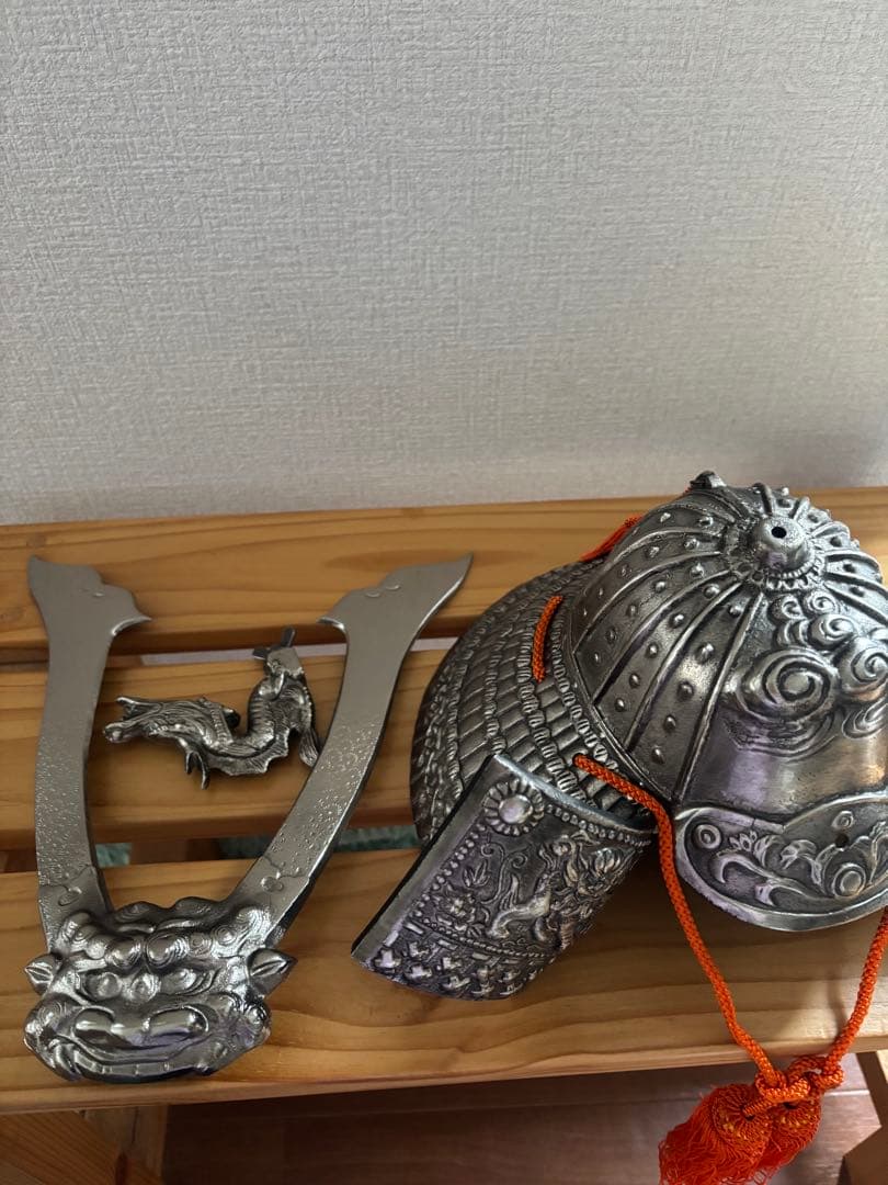 兜。金属製 。レトロ。未使用。シルバー。シンプル