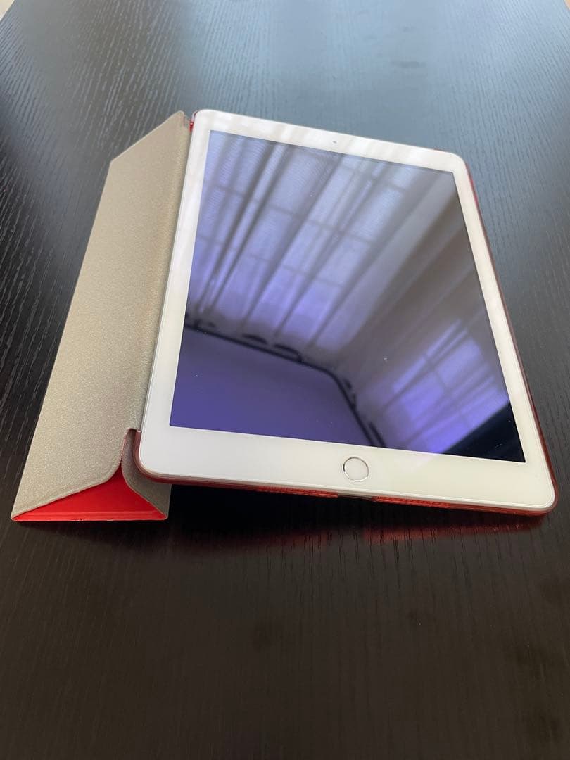 iPad 第6世代 本体 充電ケーブル・iPadケース付き