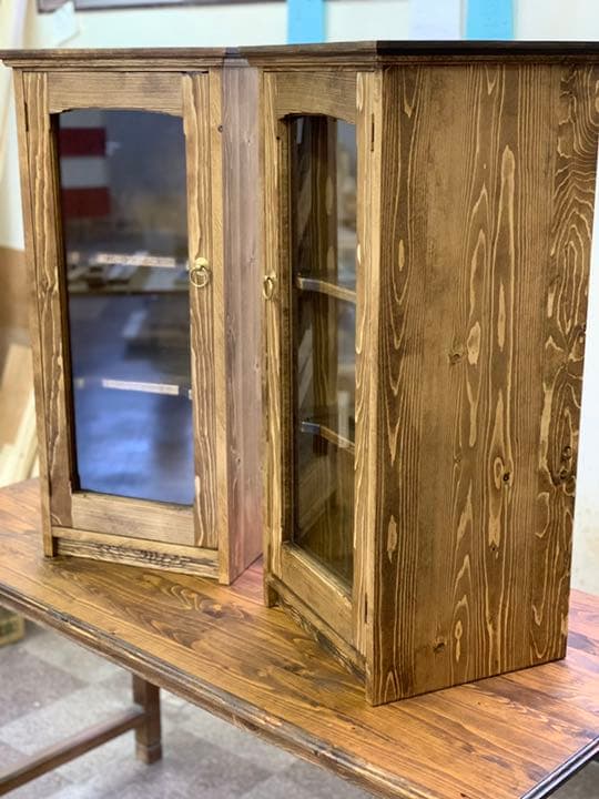 アンティーク風　ツインガラスキャビネット