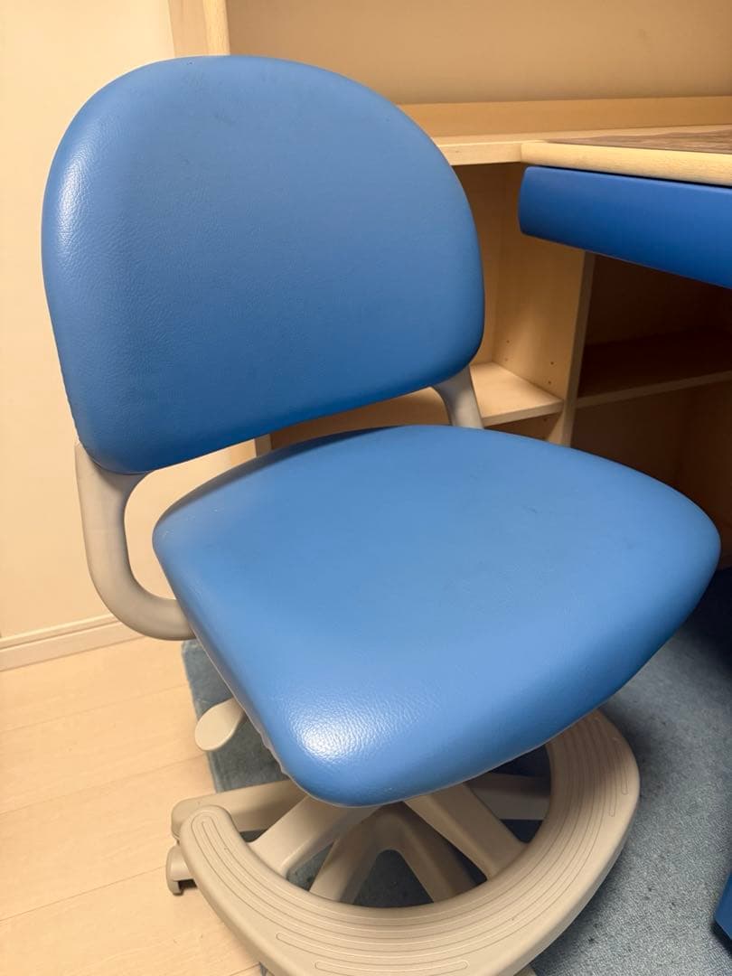 （大阪引取り限定）KOIZUMI L字型学習机とチェアセット