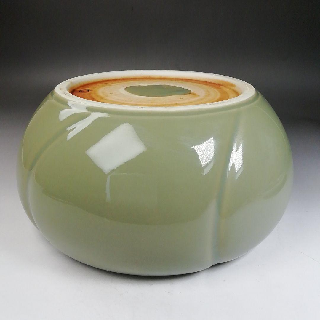 Ｗ７５　水指　『青磁　捻梅　水指』『梅峰 造』　共箱　茶道具