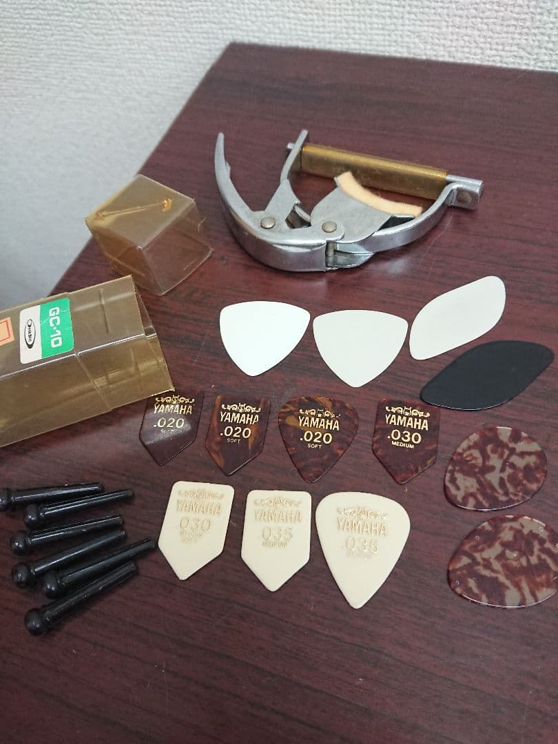 H1 アコースティックギター Chaki W-50 ピック多数 ハードケース付き