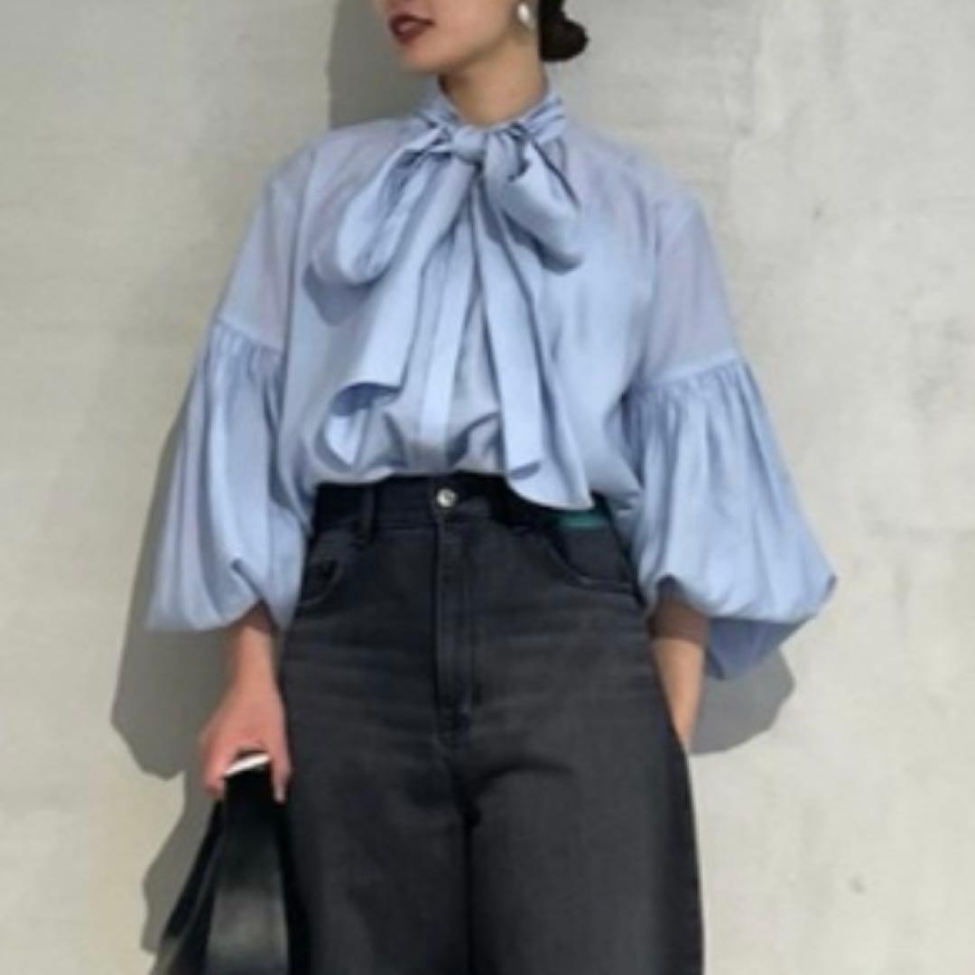 美品 ミラオーウェン 24SSボウタイ 袖ボリュームブラウス 2way ブルー