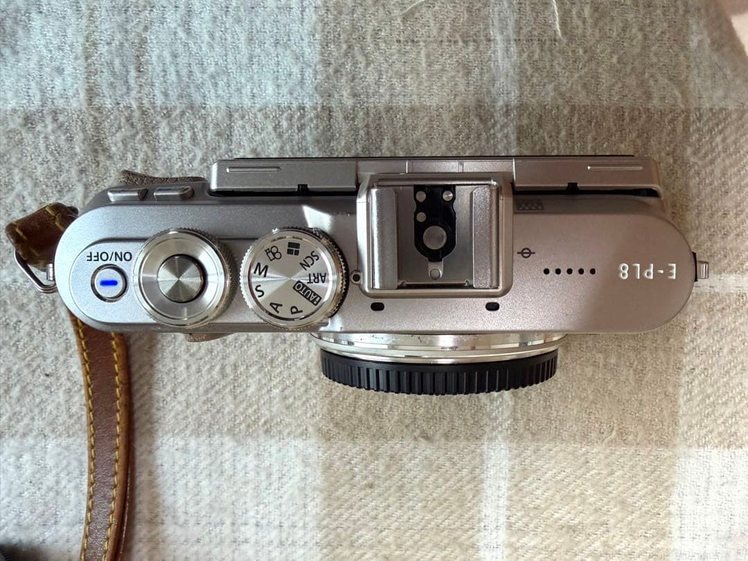 OLYMPUS PEN E-pl8 ブラウン40-150mmレンズ