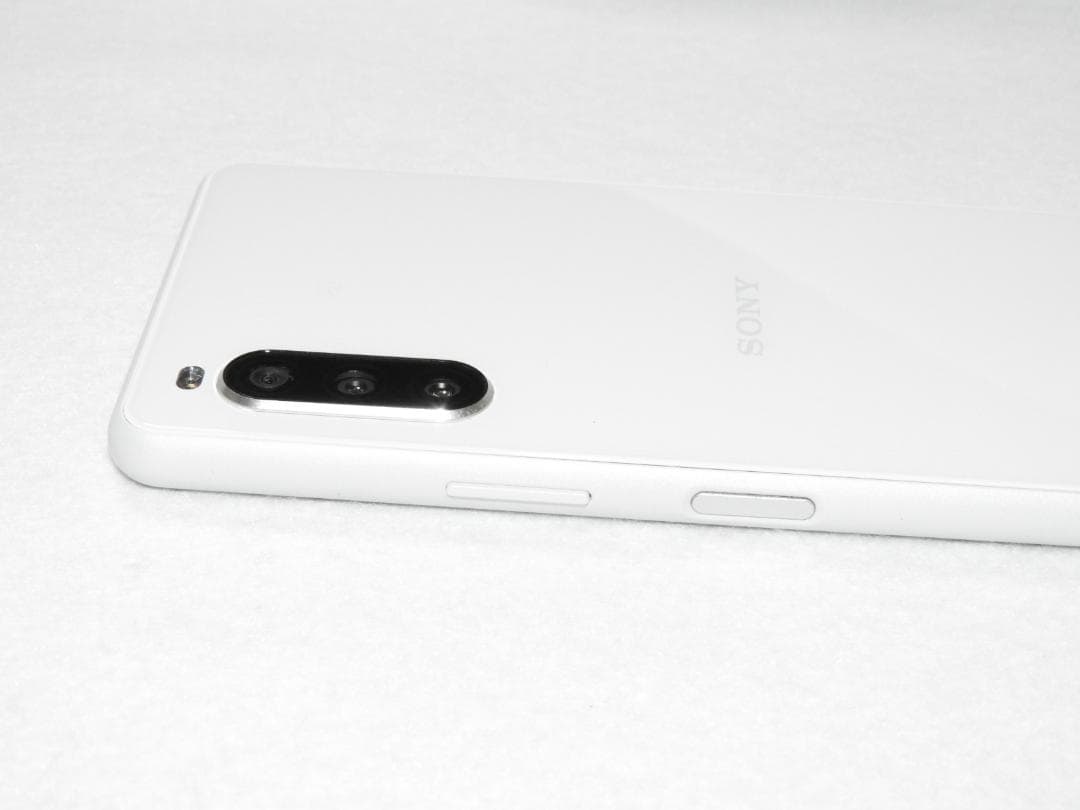 良品 SONY Xperia 10 II SOV43 ホワイト SIMフリー