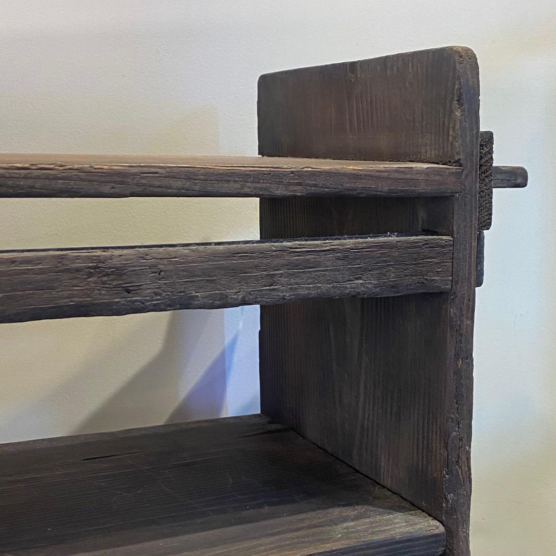 濃い木味の古い飾り棚 四段 アンティーク