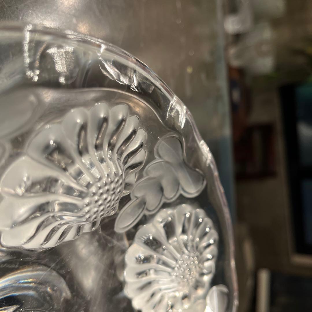 ラリック LALIQUE 花が浮き彫りになっている鉢