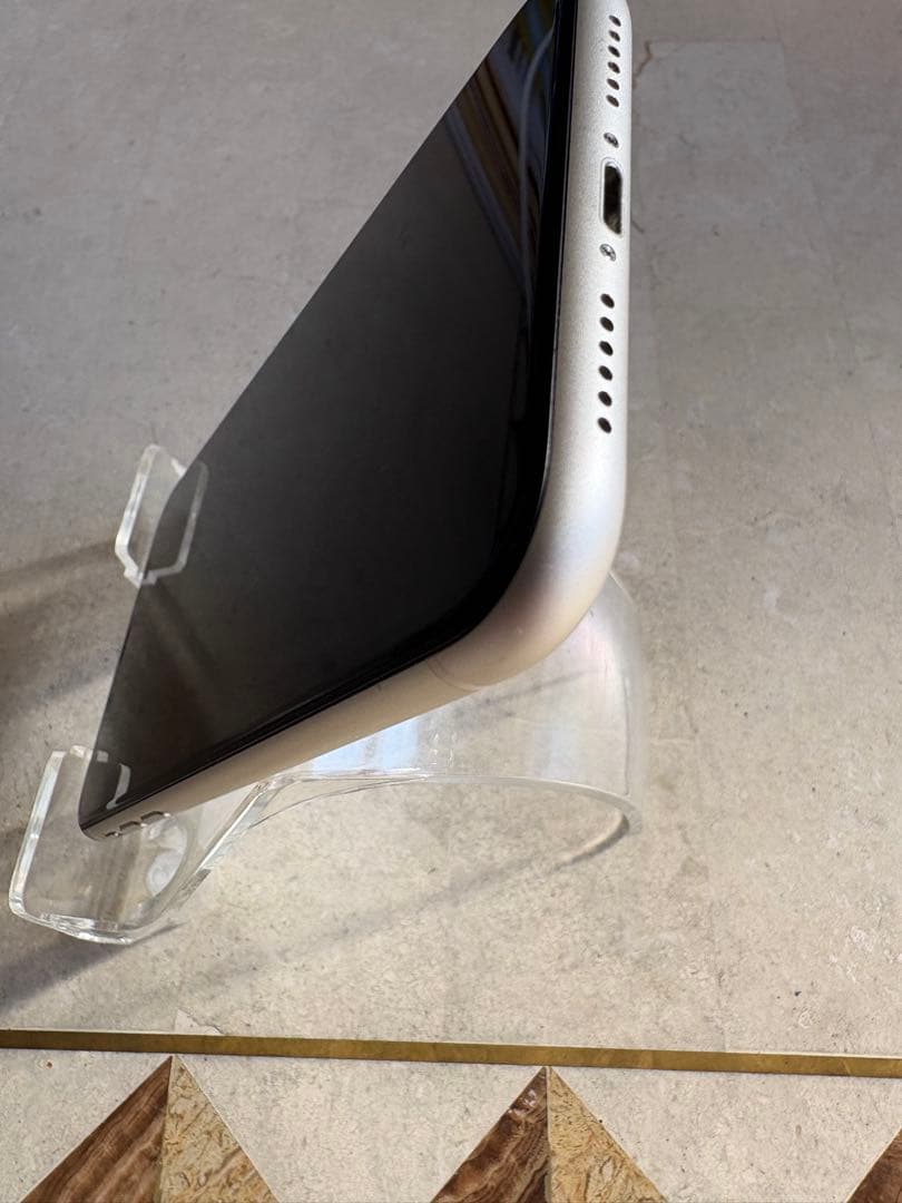 iPhone 11 ホワイト　64GB