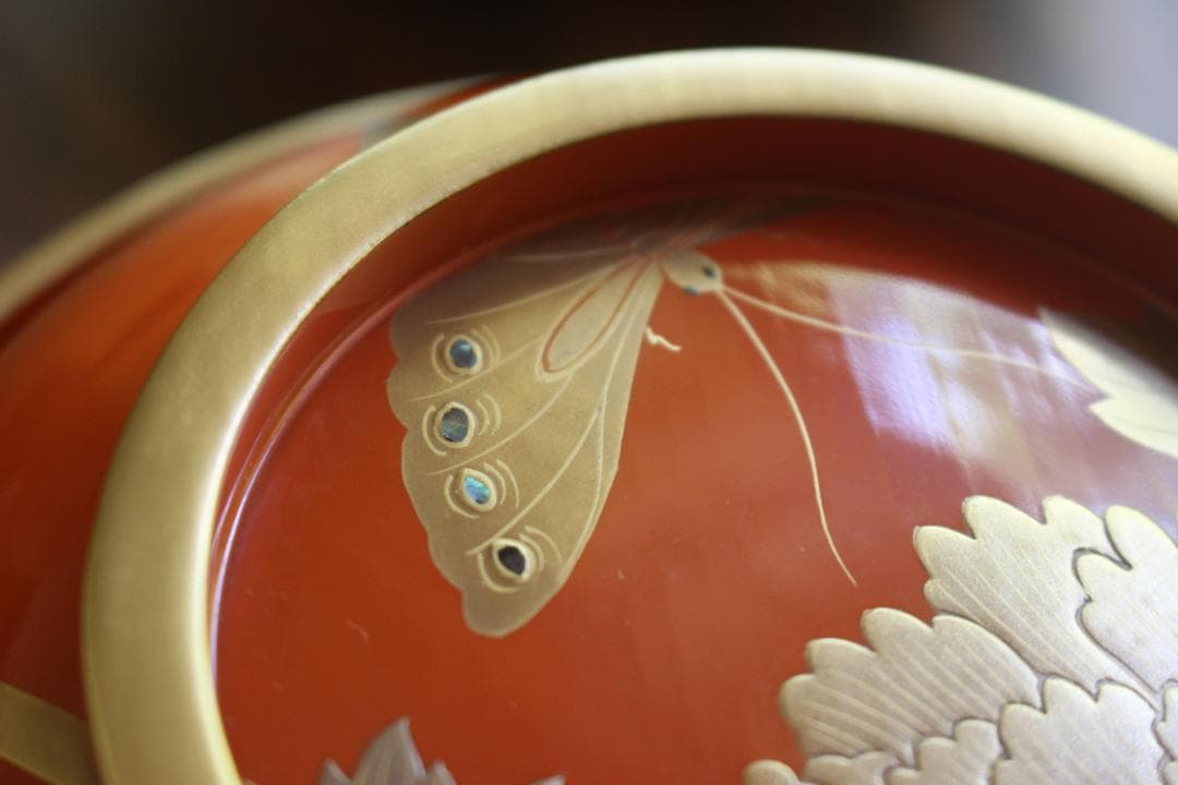 時代逸品！時代金縁朱漆に極上牡丹蝶螺鈿蒔絵の映えるお椀2点（検輪島塗蒔絵椀雑煮椀