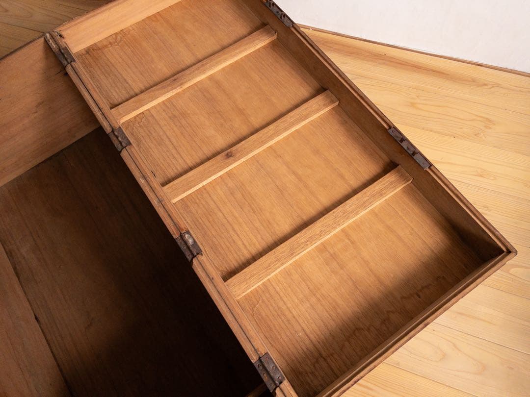 大きめ木箱　真鍮　収納箱　幅約98㎝ ディスプレイ　古道具　古家具　アンティーク