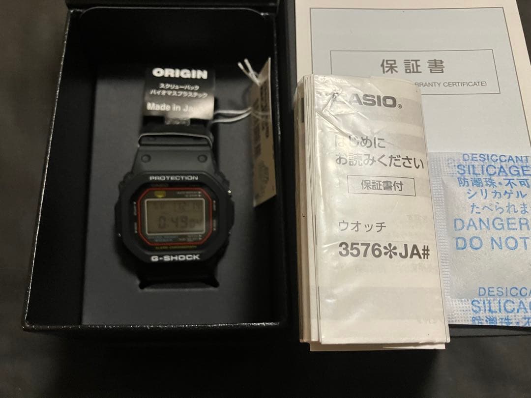 初代復刻モデル　G-SHOCK DW-5000R-1AJF