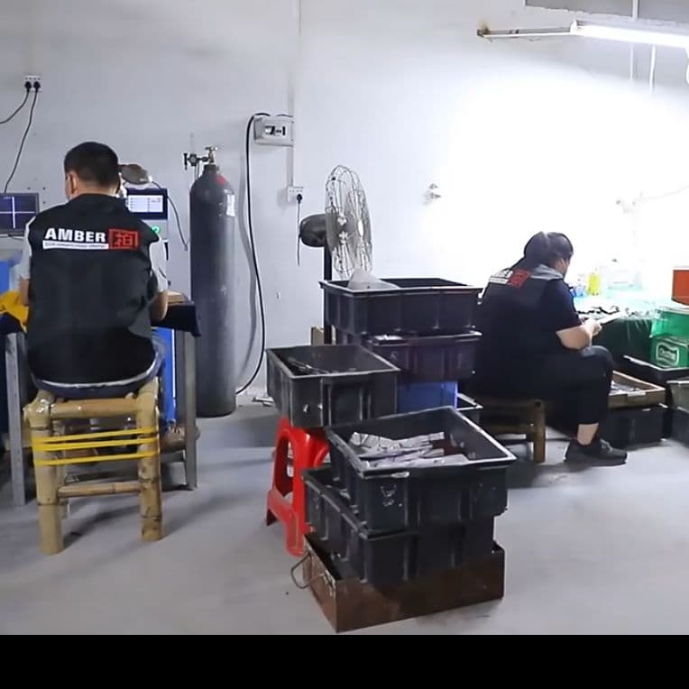 V金10号　ダマスカス包丁　ハニカム模様　ブルー柄　剣型　牛刀　三徳