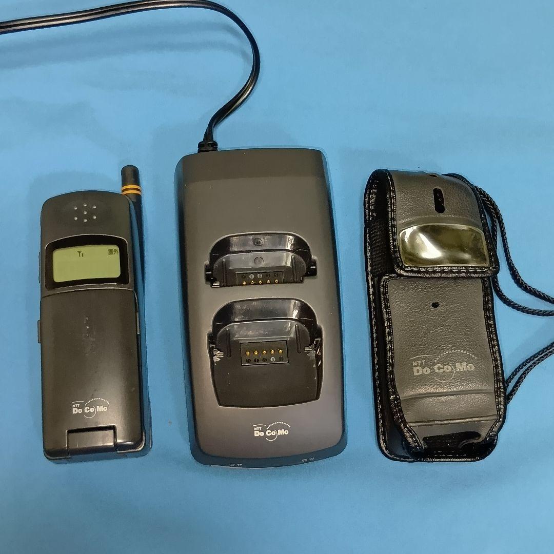 ドコモ　ムーバ　D2 ◆電源入ります。充電します。とてもキレイです。