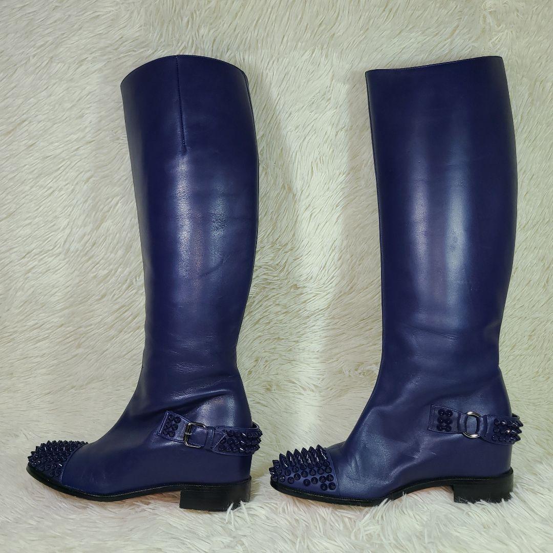 美品【クリスチャンルブタン】スタッズ　バックベルトロングブーツ　ネイビー