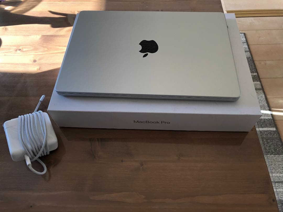 MacBook本体 MacBook Pro 2023 M2 Pro 16GB 512GB