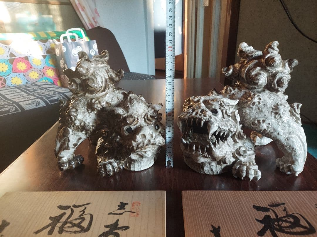 陶器 獅子像 金色と白色の工芸品