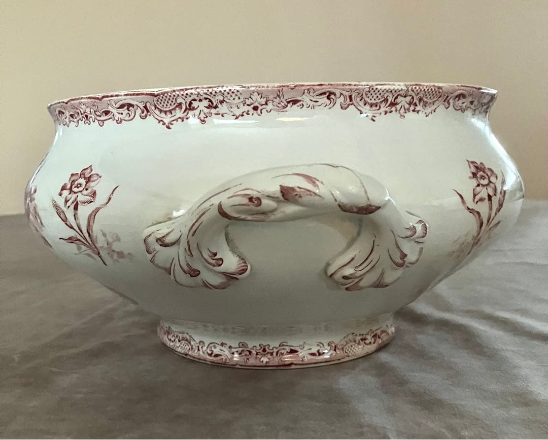 フランスアンティーク・サルグミンヌ フォンタンジュ・スーピエール1点