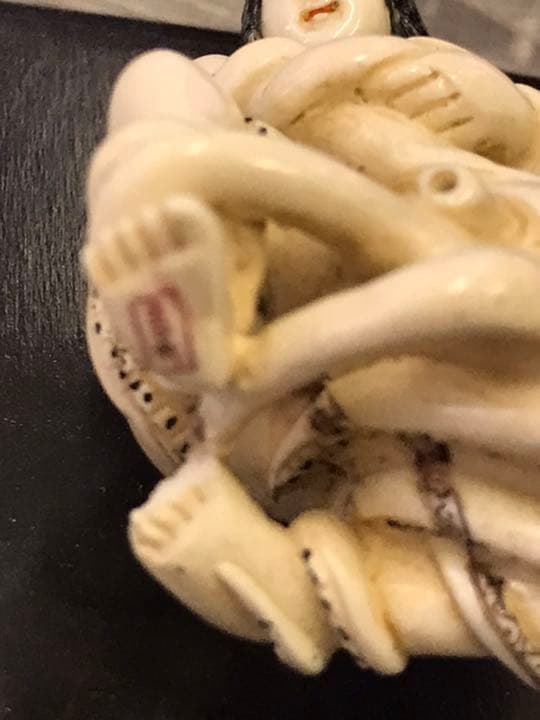 時代根付　在名吉川　蛸と海女　北斎漫画