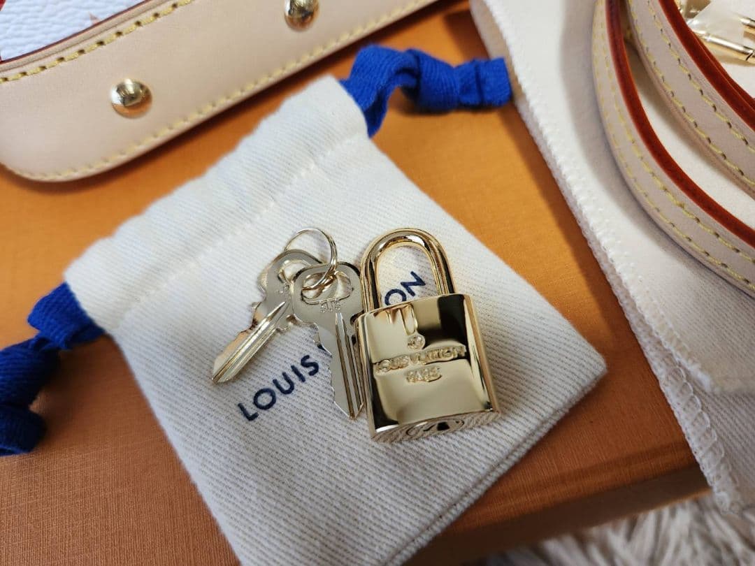 い*ご様 [新品未使用 ]LOUIS VUITTON LV×TM アルマBB M