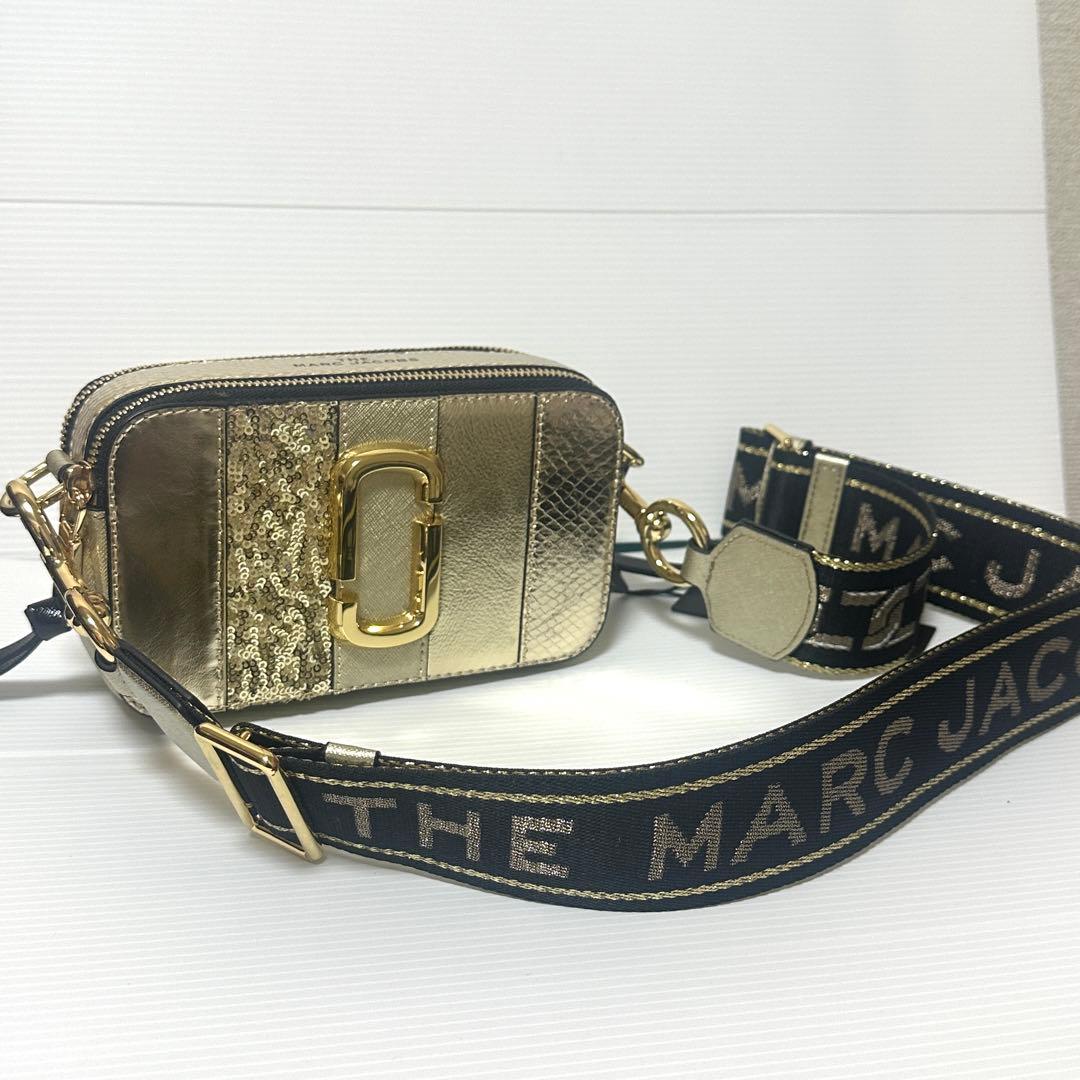 新品◆マークジェイコブス スナップショットショルダーバッグ ストライプゴールド