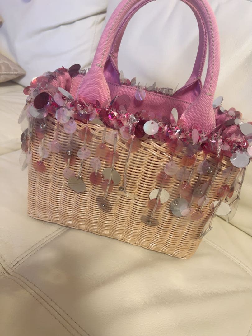PRADAビーズ装飾ピンクかごバッグ