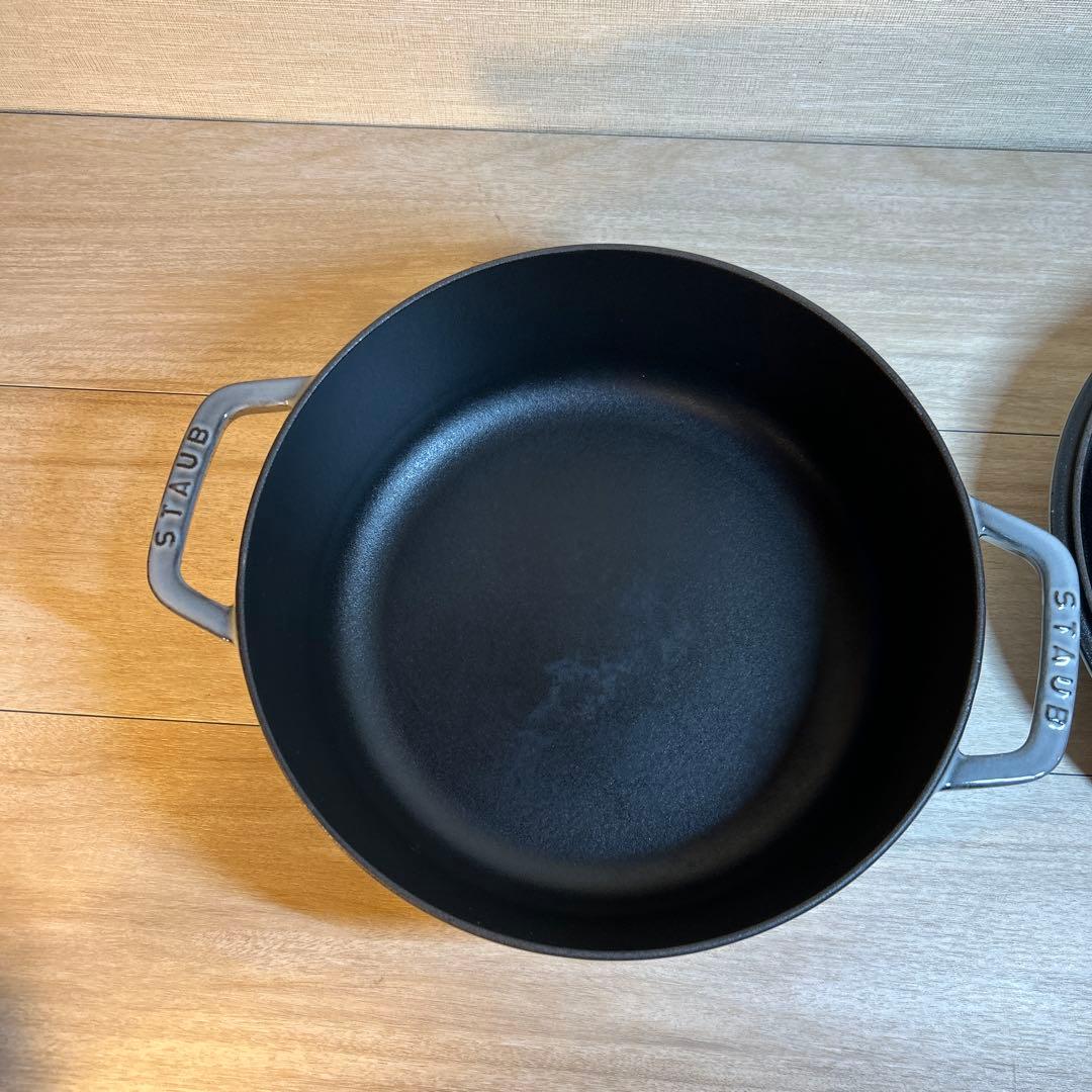 ストウブ　ココットラウンド　シャロー　26cm グレー　両手鍋　鍋